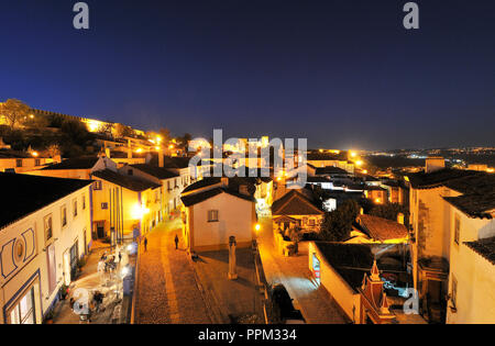 Óbidos, uno dei più pittoreschi borghi medievali in Portogallo, a partire dal XII secolo. Foto Stock