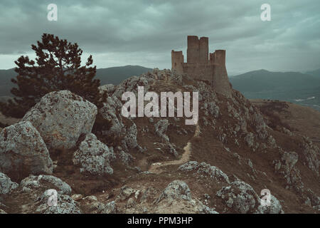 Il castello di Calascio in Abruzzo, Italia Foto Stock