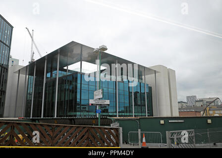 BBC Cymru Wales sede sito in costruzione nella piazza centrale di Cardiff Wales UK Foto Stock