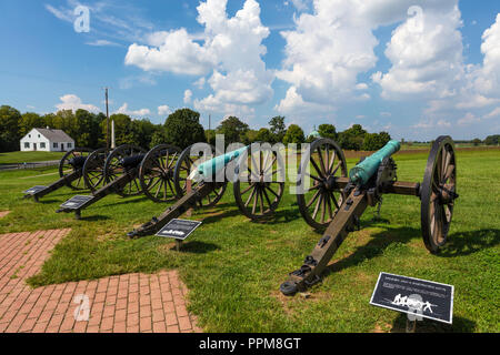 I cannoni e Dunker Chiesa, Antietam National Battlefield Sharpsburg, Maryland Foto Stock