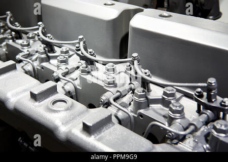 La testa del blocco cilindri del motore diesel Foto Stock