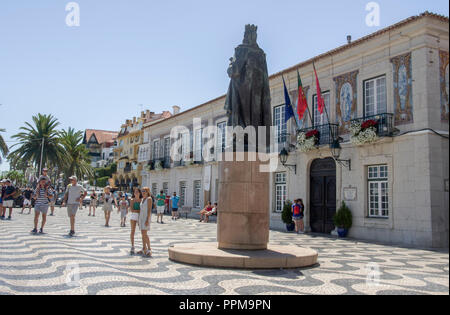 Centro storico, Town Square, Municipio, Statua del Re Pietro. Cascais, Portogallo Foto Stock