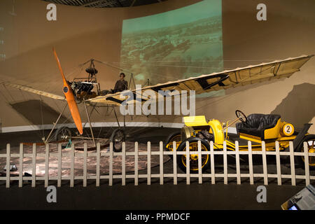 Replica di Fokker il primo velivolo, il Fokker Spin, sul display all'Aviodrome Parco tematico dell'aviazione. Foto Stock