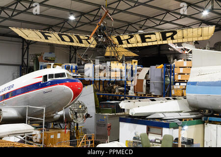 Replica di Fokker il primo velivolo, il Fokker Spin, sul display all'Aviodrome Parco tematico dell'aviazione. Foto Stock