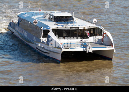 Londra, UK, 26 Settembre 2018,Persone godere il caldo sole autunnale nel centro di Londra come alta pressione continua a costruire questa settimana, il tempo diventerà più calde e si stabilirono nel sud con pioggia nel nord dell'Inghilterra©Keith Larby/Alamy Live News Foto Stock