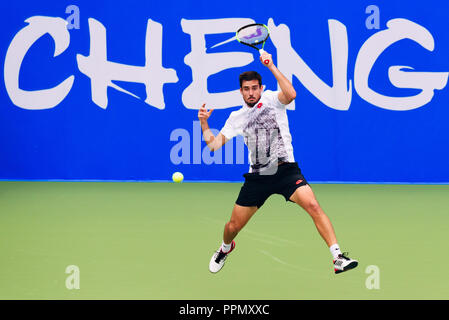 Settembre 26, 2018 - Chengdu, Cina - American giocatore di tennis professionista S. Querrey sconfigge argentina di giocatore di tennis professionista GUIDO PELLA 2-0 al 2018 ATP Chengdu aperto.. (Credito Immagine: © SIPA Asia via ZUMA filo) Foto Stock