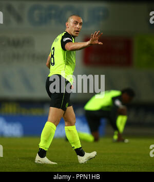 McDiarmid Park, Perth, Regno Unito. 26 Sep, 2018. Scottish League Cup Calcio, quarti di finale, St Johnstone versus Celtic; Scott Brown del Celtic dà istruzioni al suo fianco Credito: Azione Sport Plus/Alamy Live News Foto Stock