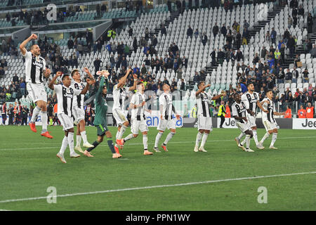 Torino, Italia. 26 Settembre, 2018. Team Juventus FC durante la serie di una partita di calcio tra Juventus e Bologna FC presso lo stadio Allianz il 26 settembre 2018 a Torino, Italia. Credito: FABIO PETROSINO/Alamy Live News Foto Stock