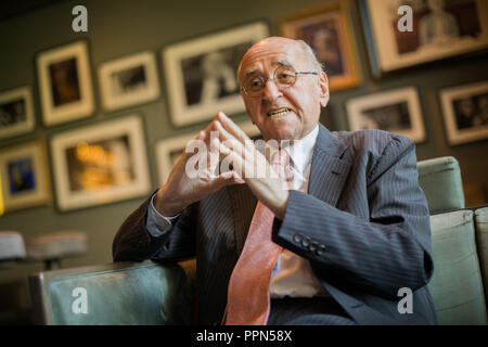 26 settembre 2018, della Renania settentrionale-Vestfalia, Colonia: Ex moderatore Alfred Biolek durante un dpa intervista a Bio's Bar in Deutz Stadtpalais. Foto: Rolf Vennenbernd/dpa Foto Stock