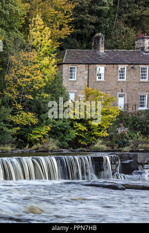 Mill, cascate, Fiume Tees, Barnard Castle, nella contea di Durham. Giovedì 27 Settembre 2018. Regno Unito Meteo. È stata una bella autunnale di inizio di giornata come il Fiume Tees scorreva sull Mills cade nella Barnard Castle. Credito: David Forster/Alamy Live News Foto Stock