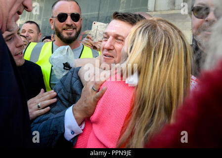 Stephen Yaxley Lennon, Tommy Robinson, è apparso nella centrale di Corte Penale, Old Bailey, accusato di disprezzo della corte. Il periodo di prova è diventata il fulcro dei suoi sostenitori e anti-fascista e anti-razzista di gruppi che ha dimostrato al di fuori Foto Stock