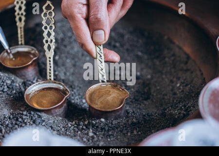 Il caffè tradizionale nel turchi, Chiudi vista Foto Stock