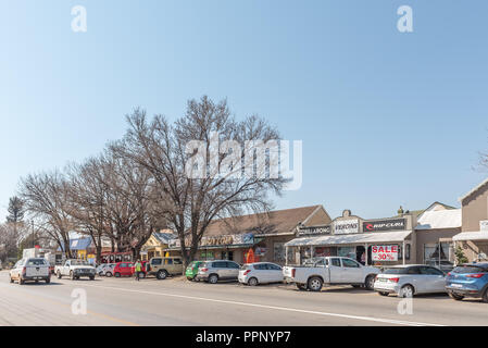 PARYS, SUD AFRICA, 2 agosto 2018: una scena di strada con le imprese, di persone e di veicoli, in Parys nel libero Stato Provincia Foto Stock