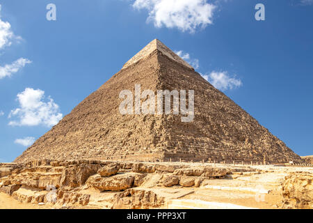 La piramide di Khafre o di Chephren, è il secondo più alto e la seconda più grande delle antiche piramidi egiziane di Giza e la tomba del Fourth-Dyn Foto Stock