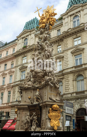 VIENNA, Austria - 27 giugno 2015: peste monumentale colonna (Pestsaule) sul Graben. Il Graben è una delle più famose strade di Vienna prima d Foto Stock