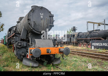 Jaworzyna slaska, Polonia - Agosto 2018 : un vecchio retrò in disuso a vapore locomotiva del treno sul lato via nel Museo dell Industria e ferrovia in Silesi Foto Stock