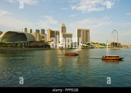 Singapore, l'Esplanade, i teatri sulla baia Foto Stock