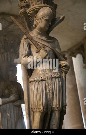 L'Italia. Pisa. Il pulppit del Duomo di Pisa. Di Giovanni Pisano (c.1250-1315). In stile gotico. La figura di San Michele Arcangelo. Foto Stock