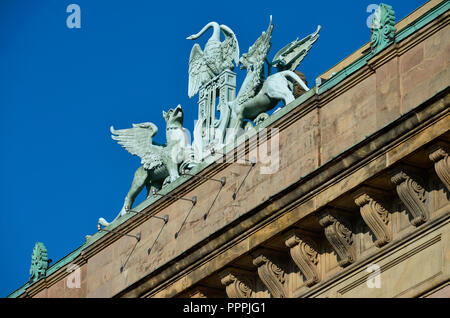 Dachfiguren, Staatstheater, Am Theatre, Braunschweig, Niedersachsen, Deutschland Foto Stock