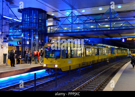 U-Bahnhof, Hauptbahnhof, Essen, Nordrhein-Westfalen, Deutschland Foto Stock