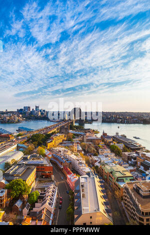 Le rocce di Sydney e il Sydney Harbour Bridge. Sydney, Australia Foto Stock