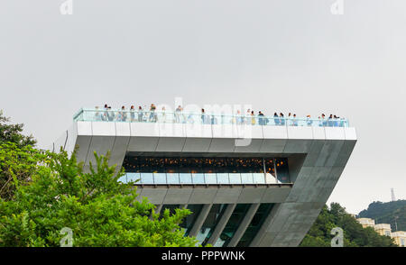 Hong Kong - Luglio 06, 2018: la gente sulla torre di picco Foto Stock