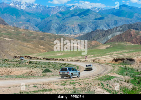 Strada di Song Kol, provincia di Naryn, Kirghizistan, Asia centrale Foto Stock