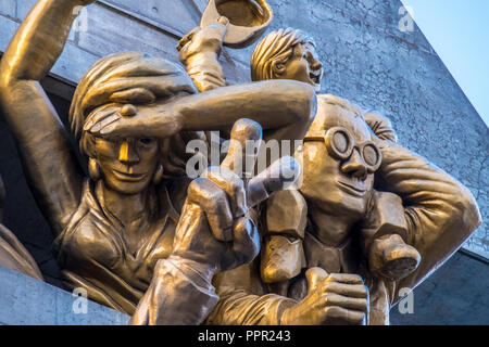 La scultura chiamato il pubblico da Michael Snow su Rogers Centre, casa del Blue Jays squadra di baseball nel centro cittadino di Toronto Foto Stock