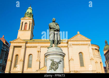 Monumento del poeta croato Petar Preradovic su Preradovic square (Fiore Piazza) e la chiesa ortodossa serba in background, Zagabria, Croazia Foto Stock