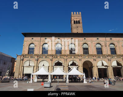 BOLOGNA, Italia - CIRCA NEL SETTEMBRE 2018: le persone nel centro della città Foto Stock