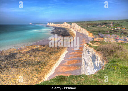 Birling gap spiaggia vicino le sette sorelle chalk cliffs and Beachy Head East Sussex Regno Unito in colorate hdr Foto Stock