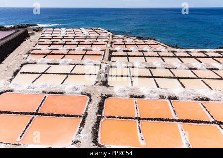 Sale marino produzione e piscine di essiccazione a Salinas de Fuencaliente, saline alla punta meridionale di La Palma Isole Canarie Spagna, Foto Stock