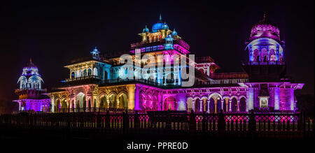 Tenebrologo colorati di Albert Hall Museum Situato presso la città di Jaipur, Rajasthan, India Foto Stock