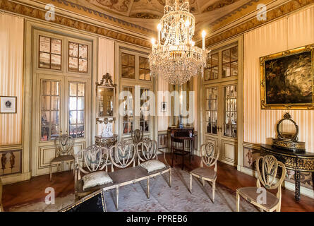 Queluz, Portogallo - 9 Dicembre 2017: camere della principessa a Queluz Royal Palace. Originariamente utilizzato come residenza estiva dal portoghese royal famil Foto Stock