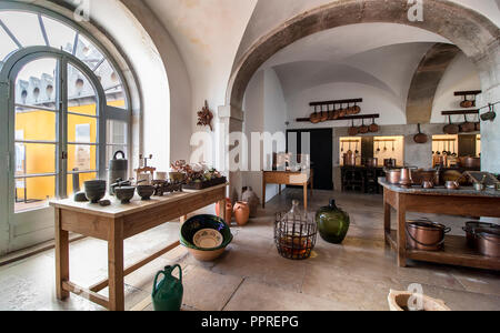 Sintra, Portogallo - 7 Dicembre 2017: cucina all'interno del Romanticist Pena Palace Foto Stock