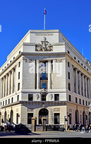 NatWest Bank sede nella City di Londra, Inghilterra, Regno Unito. All'angolo di Princes Street e il Mansion House Street Foto Stock