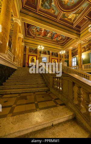 Interno del Museo Nazionale Ungherese è stata fondata nel 1802 ed è il museo nazionale di storia, arte e archeologia di Ungheria. Foto Stock