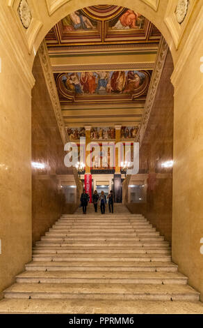 Interno del Museo Nazionale Ungherese è stata fondata nel 1802 ed è il museo nazionale di storia, arte e archeologia di Ungheria. Foto Stock