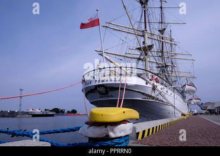 Il Dar Pomorza polacco full-truccate veliero costruito nel 1909 che è conservata come un museo nave ormeggiata permanentemente nel porto marittimo di Gdynia in Gdansk Bay nord Polonia Polonia Foto Stock