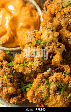 In casa Fritte fegatini di pollo con il piccante Mayo Foto Stock