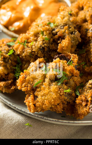 In casa Fritte fegatini di pollo con il piccante Mayo Foto Stock