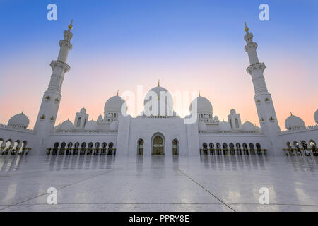 Lo sceicco Zayed Mosqua ad Abu Dhabi, Emirati arabi uniti Foto Stock