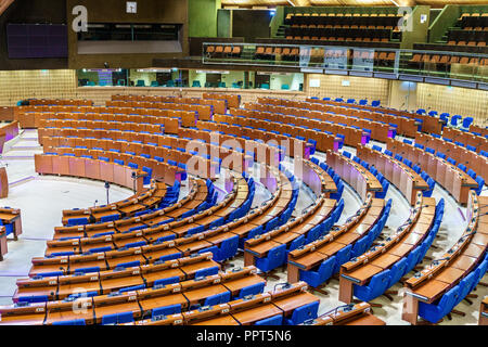 L'emiciclo dell'Assemblea parlamentare del Consiglio d'Europa, il ritmo. Il CoE è un'organizzazione il cui scopo è quello di sostenere i diritti umani, la democrazia e lo stato di diritto in Europa Foto Stock