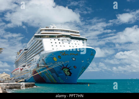 La Norwegian Breakaway nave da crociera ormeggiata presso Kings Wharf, alla darsena a Bermuda. Foto Stock