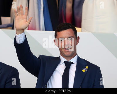 Team Europe's Rory McIlroy durante la Ryder Cup alla cerimonia di apertura per Le Golf National, Saint-Quentin-en-Yvelines, Parigi. Foto Stock