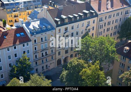 Blick vom Turm der San Paulskirche a Monaco di Baviera, auf das Westend nahe der Innenstadt Foto Stock