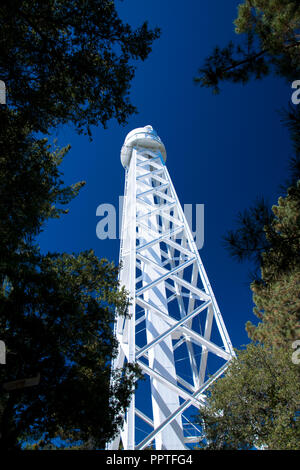 Il piede 150 telescopio solare presso lo storico Osservatorio di Mount Wilson in montagne di San Gabriel vicino a Glendale, California Foto Stock