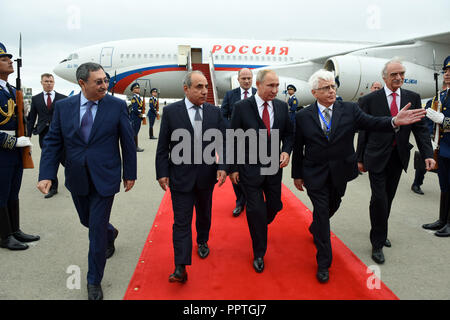 Baku in Azerbaijan. Il 27 settembre, 2018. La visita del Presidente russo Vladimir Putin arriva all'aeroporto di Baku, in Azerbaijan, sul Sett. 27, 2018. Credito: Tofik Babayev/Xinhua/Alamy Live News Foto Stock