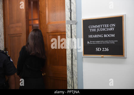 Washington, Distretto di Columbia, Stati Uniti d'America. Il 27 settembre, 2018. 9/27/18- - Capitol Hill-Washington DC.Christine Blasey Ford testimonia davanti alla commissione giudiziaria del Senato circa il suo presunto assalto dal giudice Brett Kavanaugh quando erano in alta scuola. foto da: - ImageCatcher News Credito: Christy Bowe/Globe foto/ZUMA filo/Alamy Live News Foto Stock