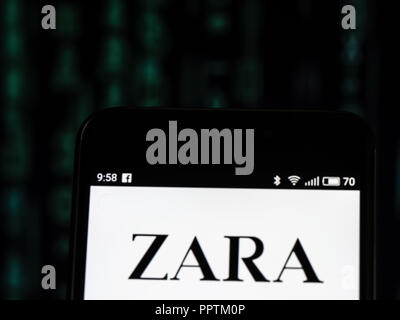 Kiev, Ucraina. Il 27 settembre, 2018. Zara si vede il logo visualizzato sul telefono intelligente. Zara SA è la più grande del mondo di abbigliamento credito rivenditore: Igor Golovniov SOPA/images/ZUMA filo/Alamy Live News Foto Stock